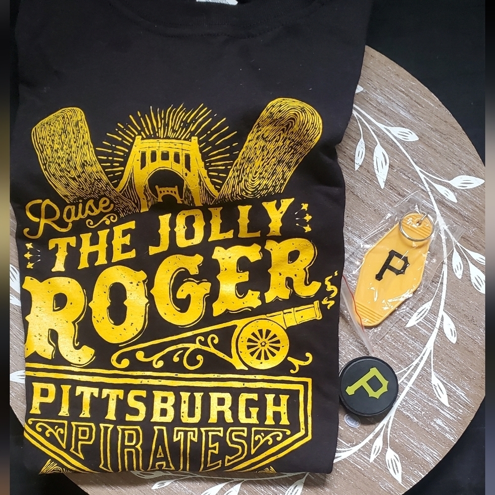 Pittsburgh Pirates Jolly Roger T Shirt, Keychain, Phone Pog Bundle